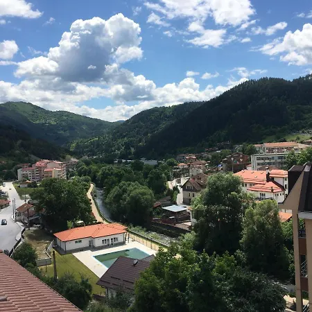 Πανσιόν семила Ντέβιν