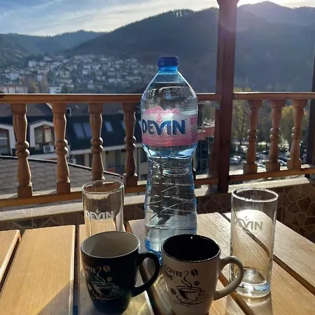 семила Ντέβιν