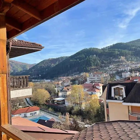 семила Πανσιόν Ντέβιν